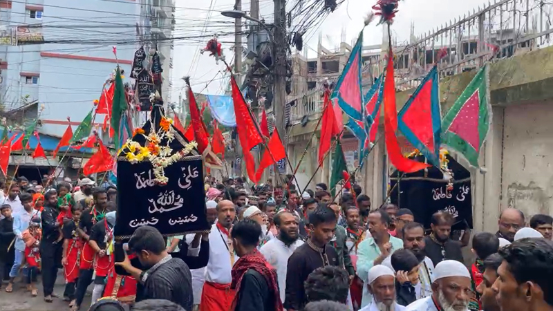 আশুরা উপলক্ষে পুরান ঢাকায় তাজিয়া মিছিল আশুরা উপলক্ষে পুরান ঢাকায় তাজিয়া মিছিল