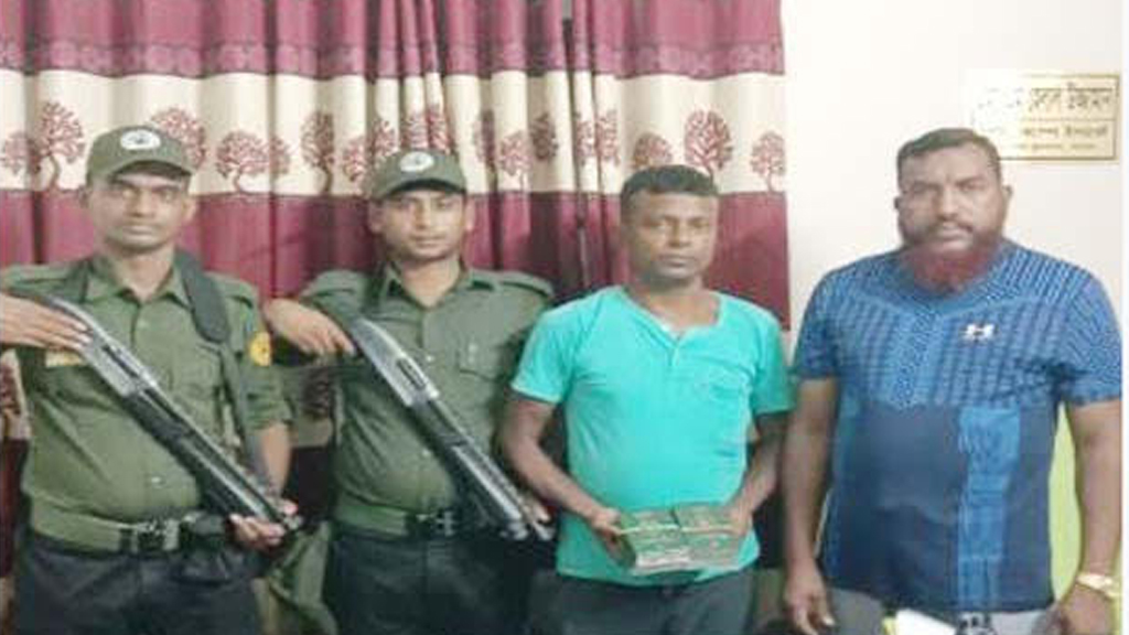 বেনাপোলে ২০টি বাংলাদেশি পাসপোর্টসহ ভারতীয় ট্রাকচালক আটক বেনাপোলে ২০টি বাংলাদেশি পাসপোর্টসহ ভারতীয় ট্রাকচালক আটক