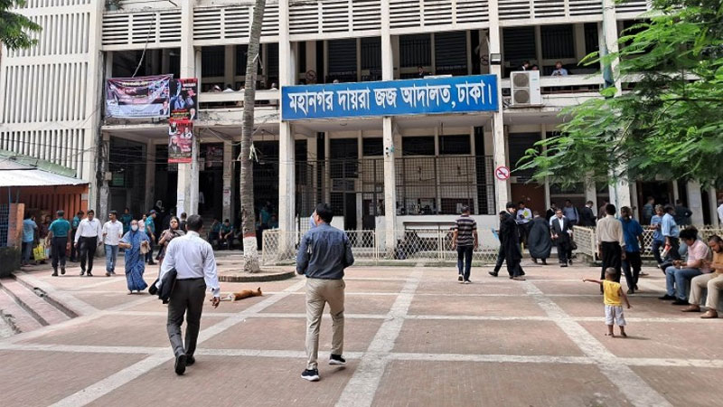 আসামি হাজিরায় জরাজীর্ণ নিরাপত্তা আসামি হাজিরায় জরাজীর্ণ নিরাপত্তা