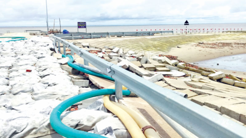 ৩০ সড়কে যানবাহন চলাচলই কঠিন ৩০ সড়কে যানবাহন চলাচলই কঠিন