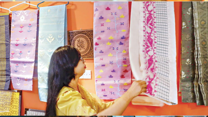 জামদানির টুকরোয় বোনা নারীর গল্প জামদানির টুকরোয় বোনা নারীর গল্প