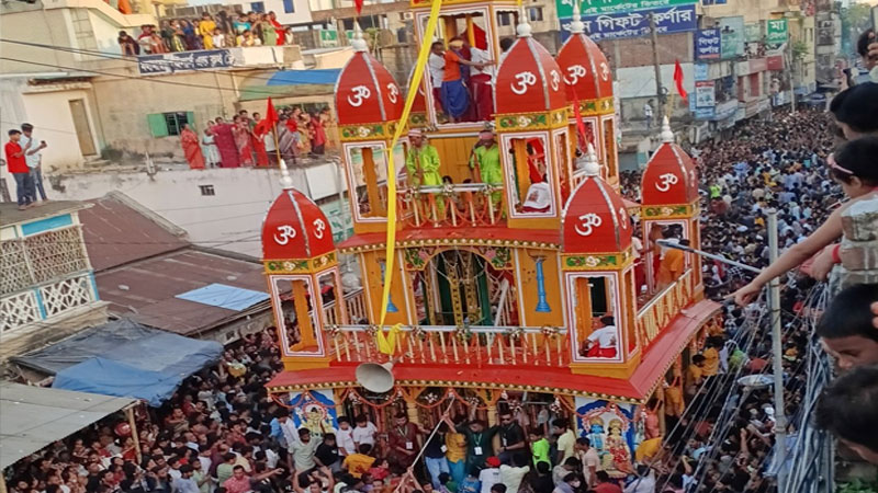 উল্টো রথযাত্রায় ভক্তদের ঢল উল্টো রথযাত্রায় ভক্তদের ঢল