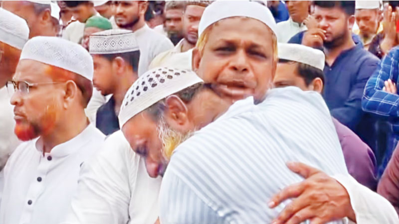‘তোরা না ভাইয়ের লাশ নিয়ে আসবি’ ‘তোরা না ভাইয়ের লাশ নিয়ে আসবি’