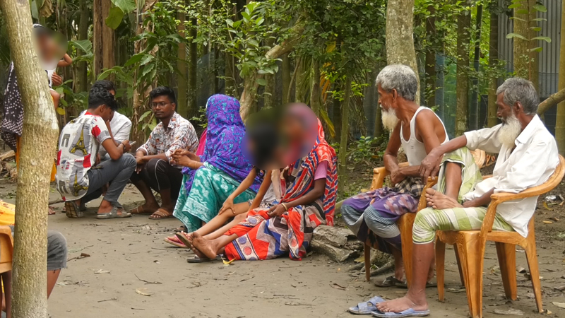 ঢাকঢোল পিটিয়ে ৭ পরিবারকে ‘সমাজচ্যুত’ ঢাকঢোল পিটিয়ে ৭ পরিবারকে ‘সমাজচ্যুত’