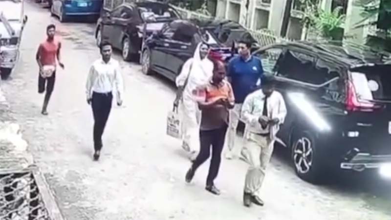 ঢাকার আদালত থেকে হত্যা মামলার আসামির পলায়ন ঢাকার আদালত থেকে হত্যা মামলার আসামির পলায়ন