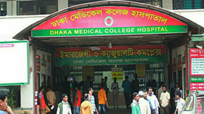 পশু কোরবানি দিতে গিয়ে আহত তিন শতাধিক পশু কোরবানি দিতে গিয়ে আহত তিন শতাধিক