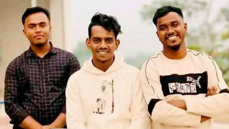 একসঙ্গে চলাফেরা, একসঙ্গে মৃত্যু, তিন বন্ধুকে পাশাপাশি কবরে দাফন একসঙ্গে চলাফেরা, একসঙ্গে মৃত্যু, তিন বন্ধুকে পাশাপাশি কবরে দাফন