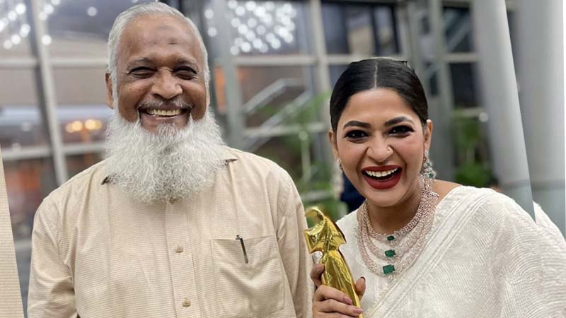 সবকিছু সহ্য করে তিনি আজীবন আমার পাশে থেকেছেন: বাঁধন সবকিছু সহ্য করে তিনি আজীবন আমার পাশে থেকেছেন: বাঁধন