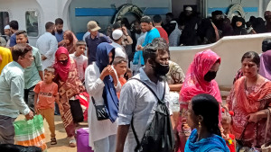 ছুটি শেষে রাজধানীতে মানুষ বাড়ছে