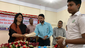 নাগরপুর বাজারে ‘পলিথিনমুক্ত’ পরিবেশ গড়তে জেলা প্রশাসকের উদ্যোগ