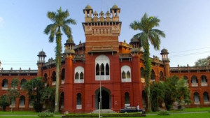 ঢাবির প্রোভিসির সঙ্গে বিএনপিপন্থি শিক্ষকদের হট্টগোল 