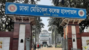 রাজধানীতে ছিনতাইকারীর ছুরিতে দু’জন আহত