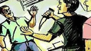 ব্যবসায়ীকে কুপিয়ে পাঁচ লাখ টাকা ছিনতাই