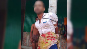 চুরির অভিযোগে যুবলীগ নেতাকে খুঁটিতে বেঁধে মারধর