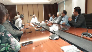 অর্থ উপদেষ্টার সঙ্গে শীর্ষ ব্যবসায়ী নেতাদের বৈঠক চলছে