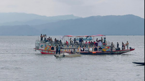 ওয়াচ টাওয়ার এলাকায় হাউসবোটে নিষেধাজ্ঞা