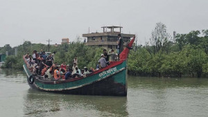 সাগর উত্তাল: মাঝপথ থেকে ফেরত এলো সেন্টমার্টিনগামী ট্রলার