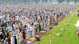 গোর-এ-শহীদ ময়দানে লাখো মুসল্লির ঈদের নামাজ আদায়