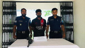‘ঘুঁটে’র মধ্যে লুকানো ছিল পাইপগান