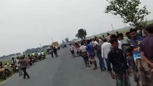 দাঁড়িয়ে থাকা বাসে মোটরসাইকেলের ধাক্কা, প্রাণ গেল ২ বন্ধুর