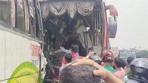 টঙ্গী‌তে দুই বাসের মুখোমুখি সংঘর্ষ, আহত ২৫