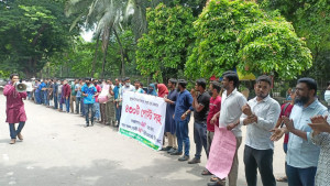 ৪৪তম বিসিএসের পদ বৃদ্ধির দাবিতে যমুনামুখী বিক্ষোভ, পুলিশের বাধা