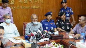 অপরাধের ঘটনায় আইনশৃঙ্খলা বাহিনী যথাসম্ভব দ্রুত ব্যবস্থা নিচ্ছে: স্বরাষ্ট্র উপদেষ্টা
