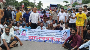 মহাসড়ক আটকে চেয়ারম্যানের অপসারণ দাবি, দুই ঘণ্টা ধরে দুর্ভোগ