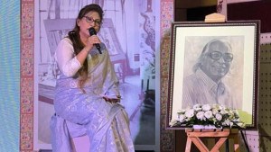 বাবা পটুয়া কামরুল হাসান স্মরণে মেয়ে শুমোনা হাসানের গান