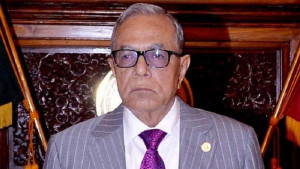 দেশে ফিরেছেন সাবেক রাষ্ট্রপতি আবদুল হামিদ
