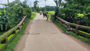 সেতু দেবে আখাউড়া-কসবা সড়কে যান চলাচল বন্ধ