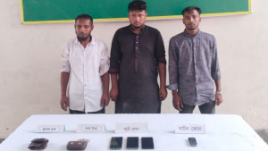 ‘সমন্বয়ক’ পরিচয়ে চাঁদাবাজি, ৩ যুবককে গণপিটুনি দিয়ে সেনাবাহিনীর কাছে হস্তান্তর