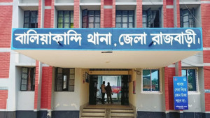 পুলিশের উপপরিদর্শকের বাড়িতে ডাকাতি