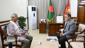 যমুনায় প্রধান উপদেষ্টার সঙ্গে সিইসির সাক্ষাৎ
