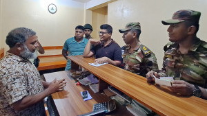 বাসে অতিরিক্ত ভাড়া নেওয়ায় চাটমোহরে দু’জনকে জরিমানা