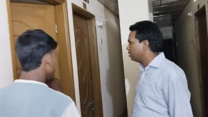 চট্টগ্রামে সাংবাদিক পরিচয়ে হোটেল কক্ষে তল্লাশি, সমালোচনা 