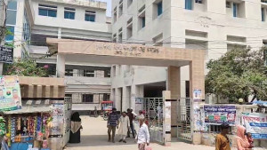 ‘চিকিৎসা পাননি অন্তঃসত্ত্বা স্ত্রী’, ক্ষোভে চিকিৎসককে পিটুনি