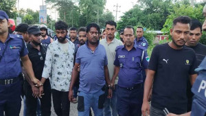 বাগেরহাটে চারটি বিদেশি পিস্তলসহ আটক ১১
