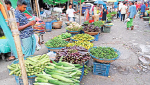 কাঁচাবাজারে ক্রেতা কম, দাম স্থিতিশীল