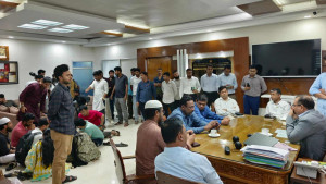 জুলাই স্মৃতি উদযাপনে মেলার অনুমতি চেয়ে ডিসির কক্ষে অবস্থান