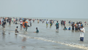 পর্যটকে মুখর সাগরকন্যা কুয়াকাটা 