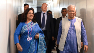 লন্ডনে পৌঁছেছেন প্রধান উপদেষ্টা