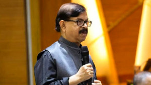 সাবেক সিইসির ওপর হামলা দেখলে পৃথিবীর মানুষ অসভ্য বলবে: মান্না