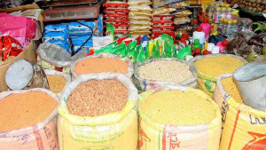 চড়া গরুর মাংস চাল, দাম কম মুরগি ডিমের