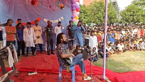 কারাগারে বন্দীদের ঈদ আনন্দ, গাইলেন নোবেল