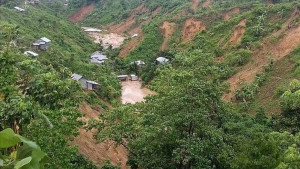 রামুতে পাহাড় ধসে শ্রমিক নিহত 