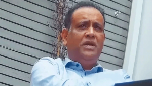 সাবেক ভূমিমন্ত্রীর তিন সন্তানের দেশত্যাগে নিষেধাজ্ঞা