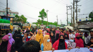 রোহিঙ্গা ক্যাম্পের ১২০০ শিক্ষক চাকরিচ্যুত, উখিয়া–টেকনাফে বিক্ষোভ