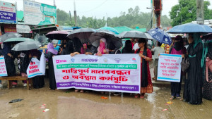 রোহিঙ্গা ক্যাম্পে শিক্ষা কার্যক্রম সাময়িক বন্ধ ঘোষণা, শিক্ষকদের বিক্ষোভ
