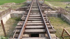 ৯ মাসের নির্মাণকাজ শেষ  হয়নি চার বছরেও